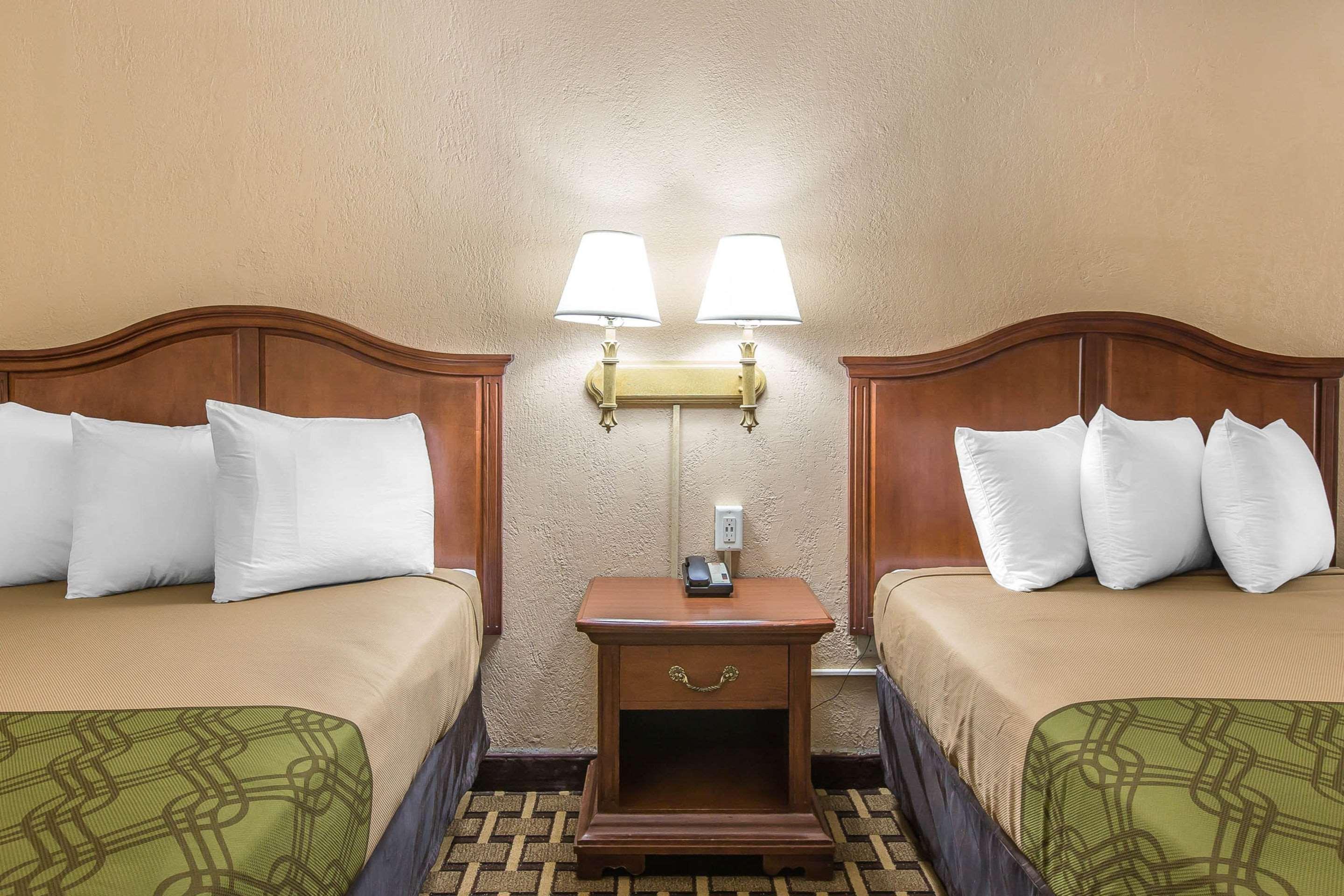 Motel Econo Midtown 2*