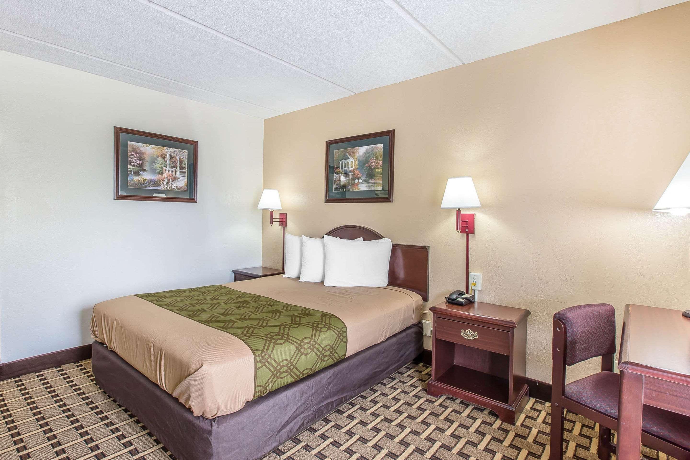 Econo Midtown 2*